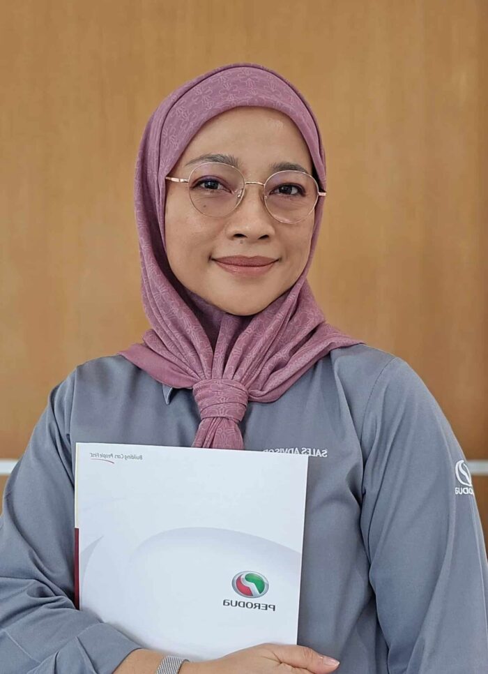 mazlina perodua sales advisor berpengalaman lebih 15 tahun.